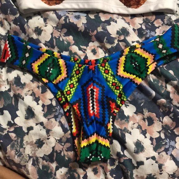 Bikini - Picture 2 of 4